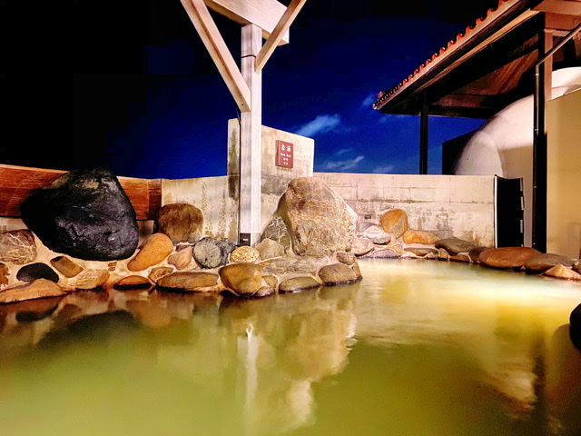 夜の龍神の湯 | 琉球温泉 瀬長島ホテル【公式】