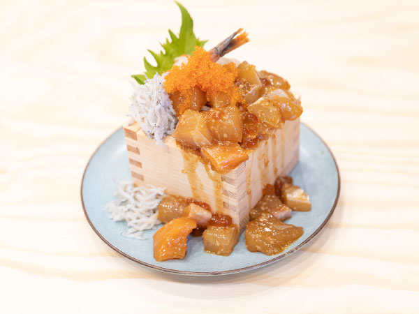 産地直送海鮮こぼれるぞ丼